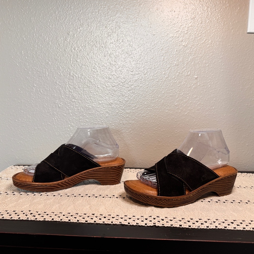 Born Women’s Black Teayo Suede Sandals - Picture 3 of 9